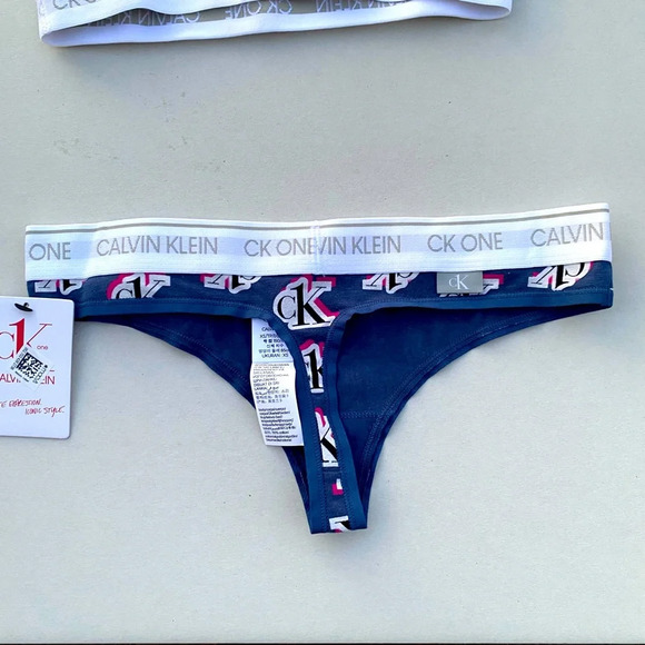 Calvin Klein bralette and panty set ✨ - Picture 2 of 5